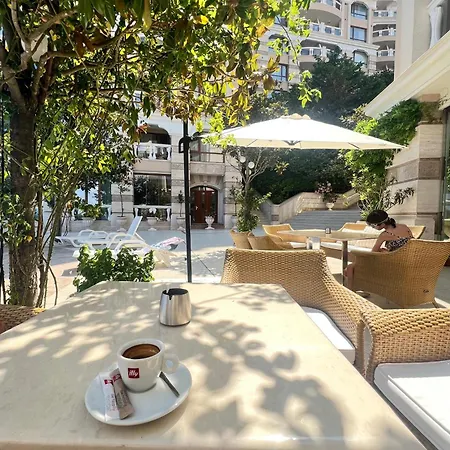 Апартаменти Golden Sands La *