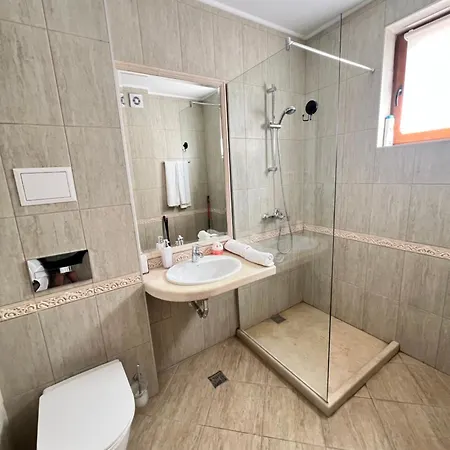 Апартаменти Golden Sands La