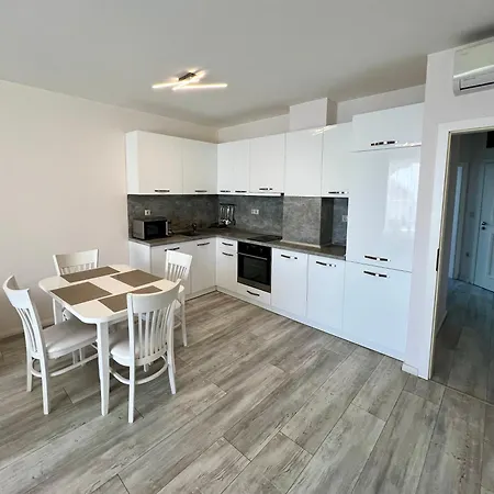 Апартаменти Golden Sands La