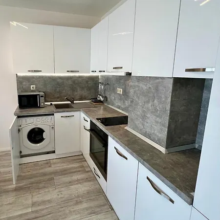 Апартаменти Golden Sands La *