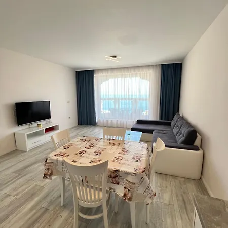 Golden Sands La Апартаменти *
